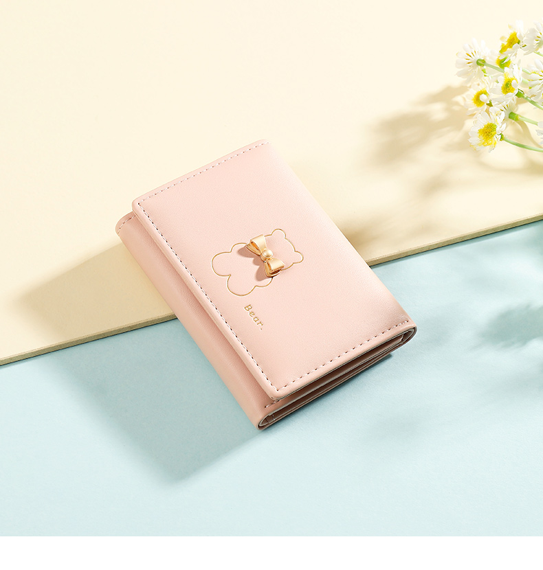 三つ折り 財布 くま型金具付き上質レザー三つ折り財布