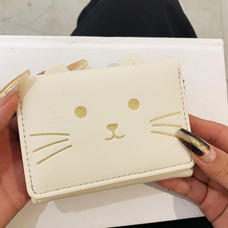 猫モチーフが可愛くて魅力的！おすすめ三つ折り財布5選