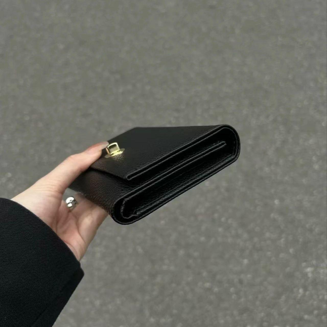 三つ折り財布 コンパクト 洗練金具付き