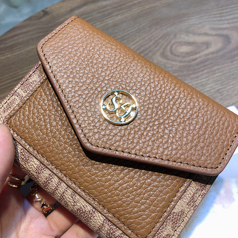 三つ折り 財布 上品な型押しレザー三つ折りミニ財布