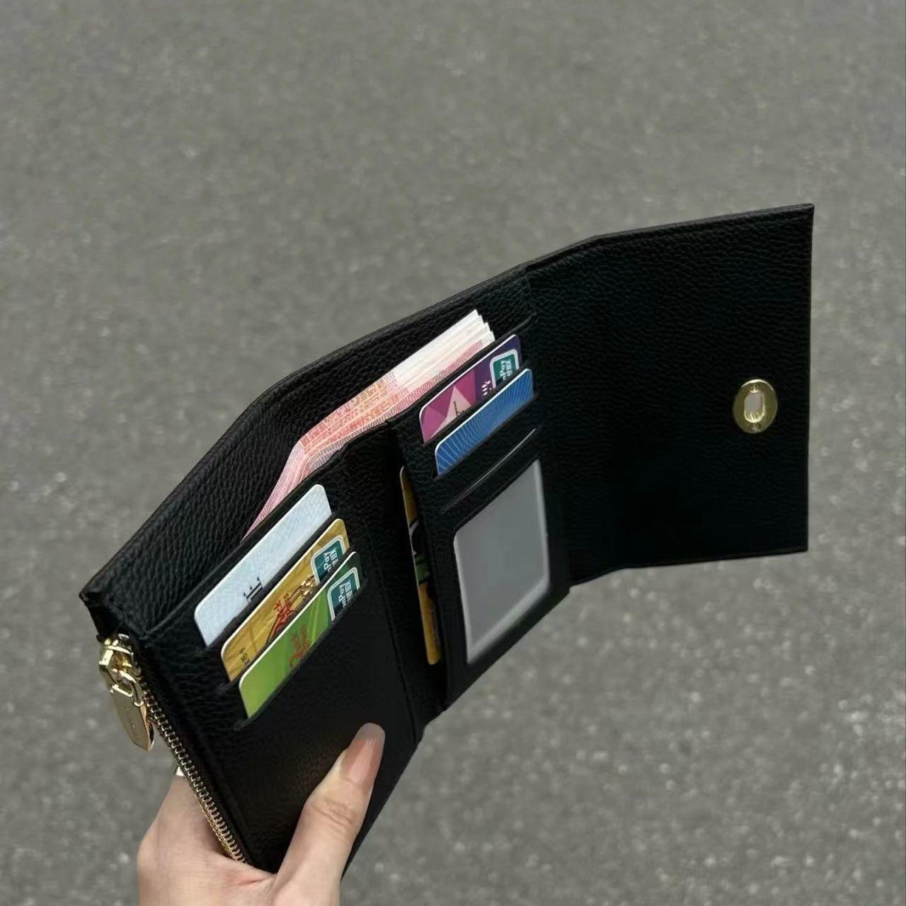 三つ折り財布 コンパクト 洗練金具付き