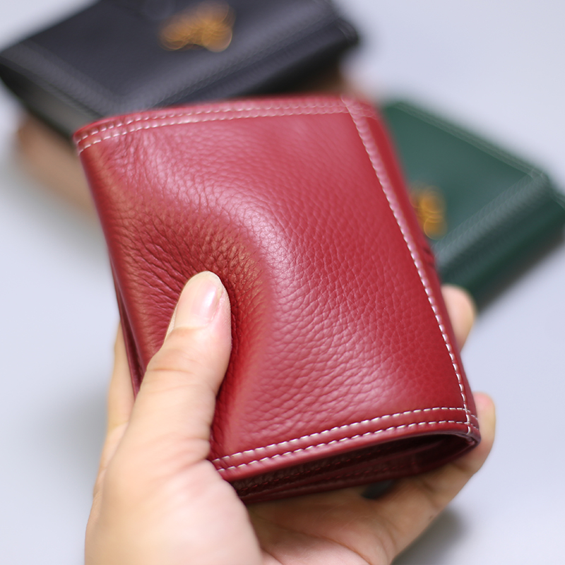 三つ折り 財布 樹木モチーフ金具付き本革三つ折り財布