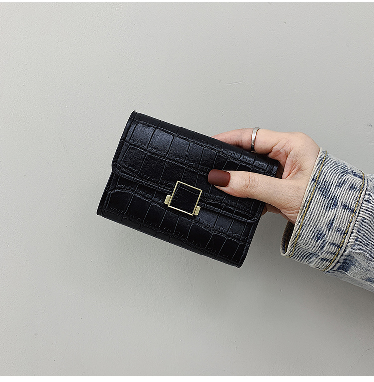 三つ折り 財布 型押しクロコ柄金具付き三つ折り財布