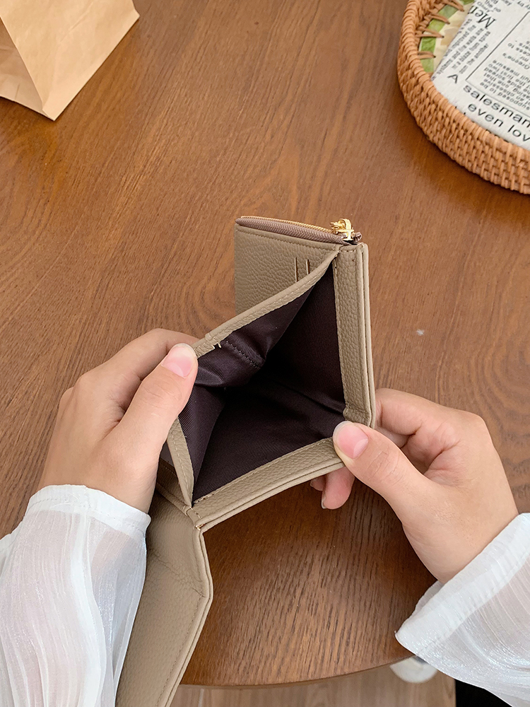 三つ折り 財布 コンパクト 上質レザー金具アクセント三つ折り財布