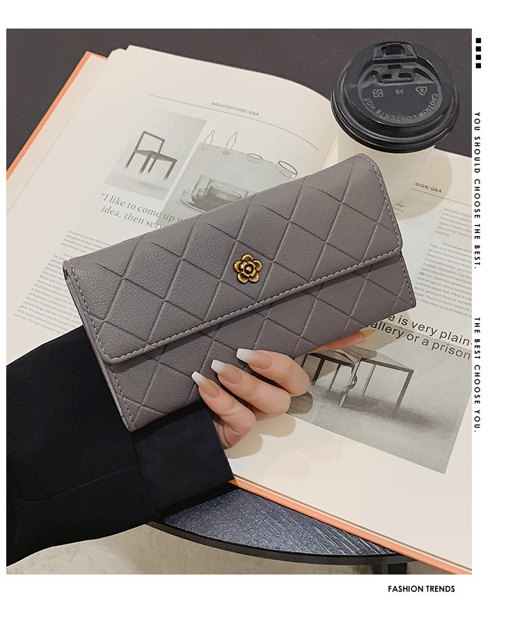 三つ折り キルティング模様花金具付き上品長財布