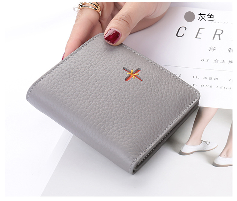 三つ折り 財布 花刺繍ワンポイント型押しレザー三つ折りミニ財布