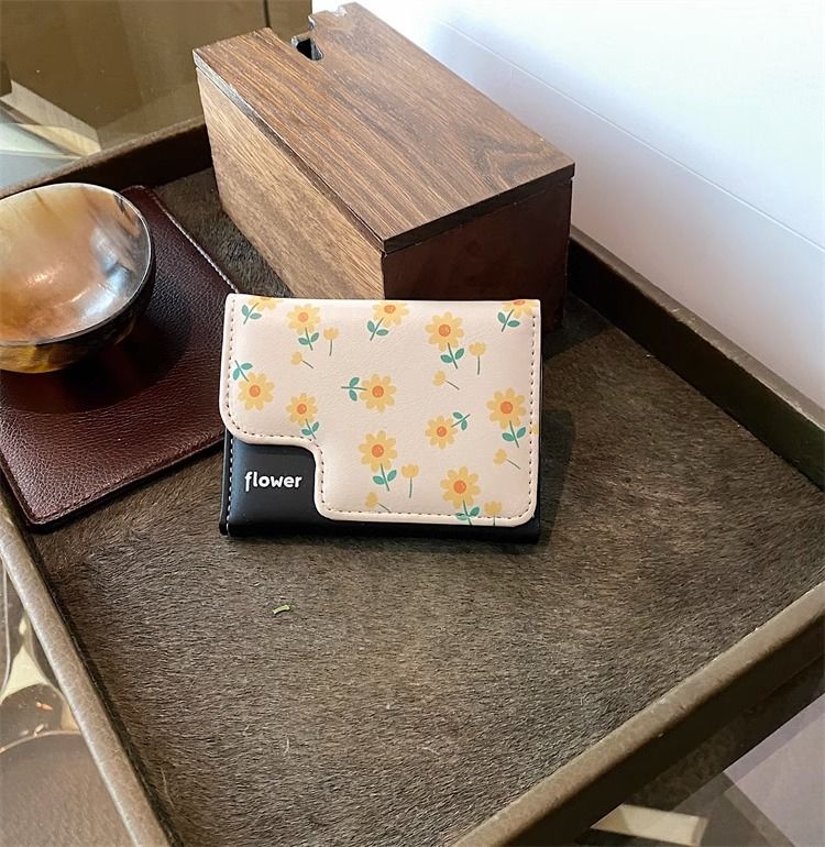 三つ折り 財布 コンパクト 優しい花模様 小さな宝箱