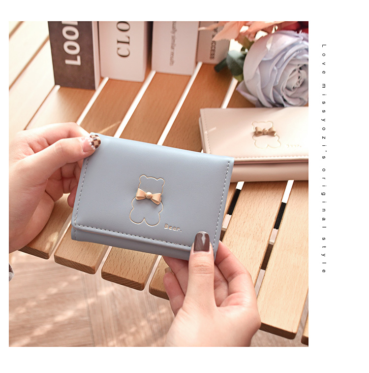 三つ折り 財布 くま型金具付き上質レザー三つ折り財布