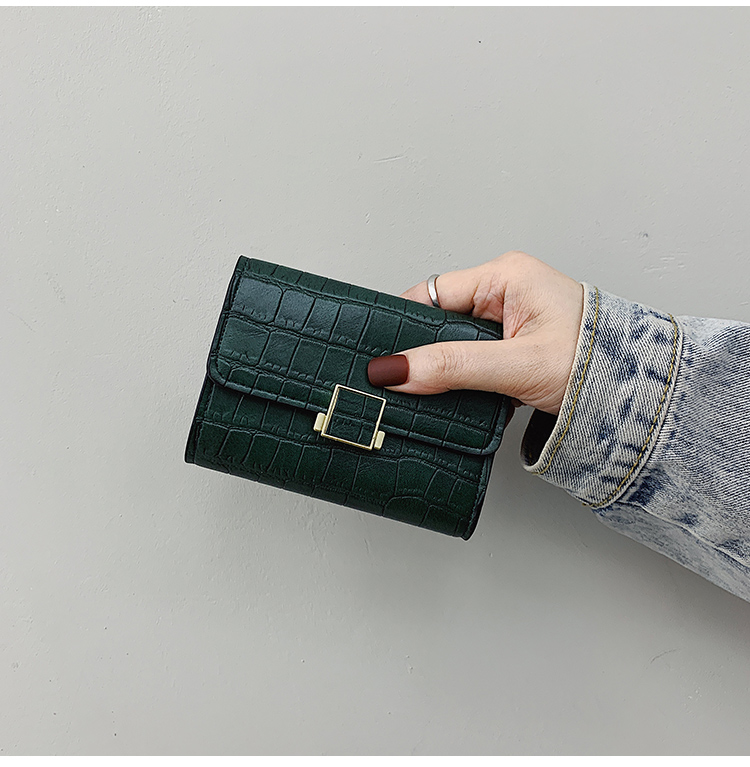 三つ折り 財布 型押しクロコ柄金具付き三つ折り財布