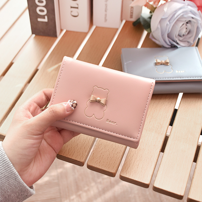 三つ折り 財布 くま型金具付き上質レザー三つ折り財布