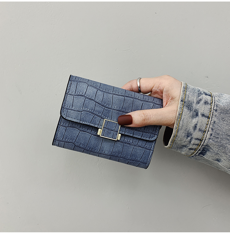 三つ折り 財布 型押しクロコ柄金具付き三つ折り財布