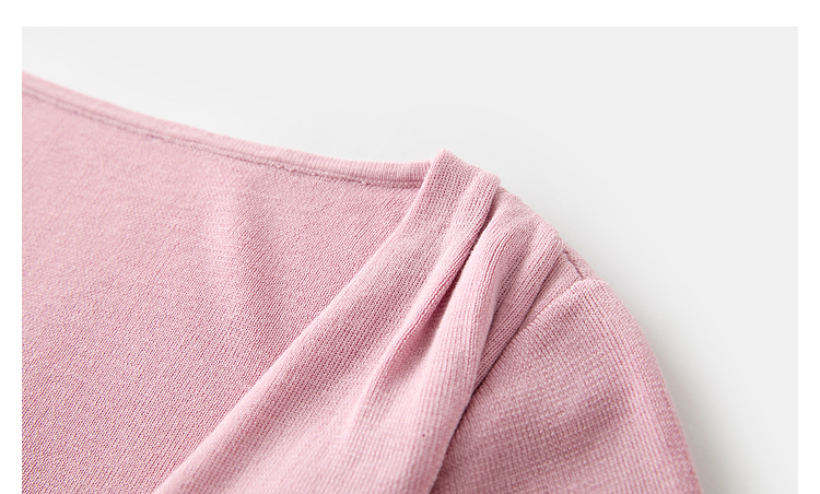 モード系 大人の色気と涼感をまとう｜ドレープネックTシャツ（ピンク／骨格ストレート向け）