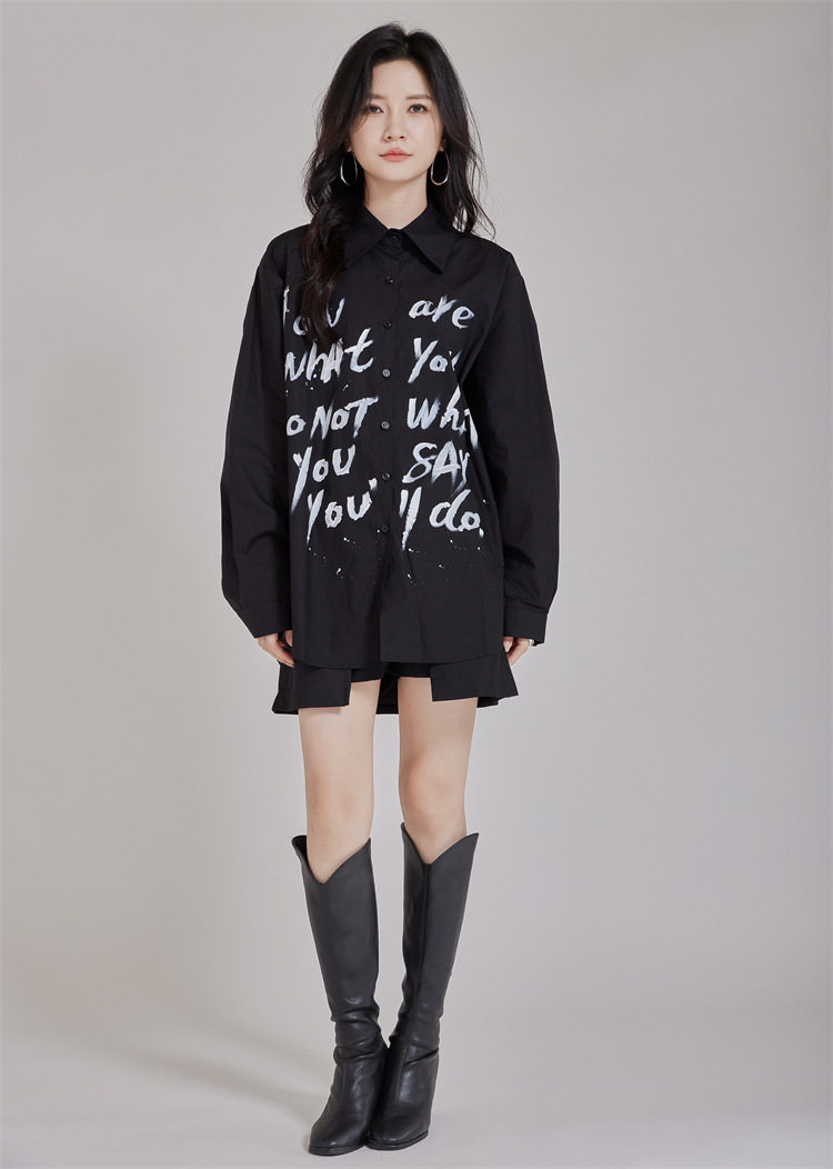 モード系 【M〜3XL対応】ペイントロゴプリント オーバーサイズシャツ（ブラック／ホワイト）