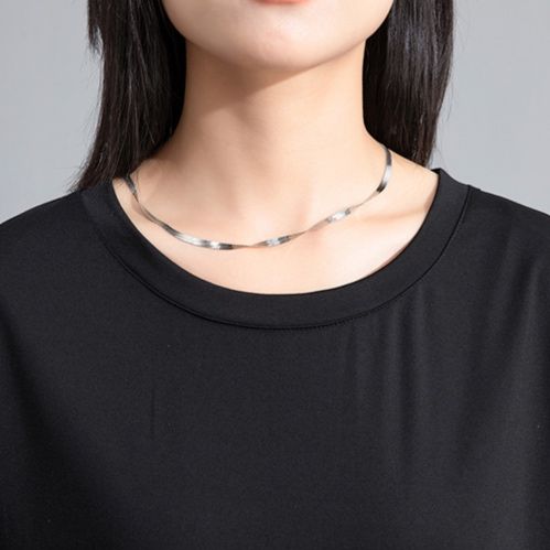モード系 ワークポケットデザインで魅せるモードTシャツ｜スポーティ＆シティライクなセットアップ風トップス