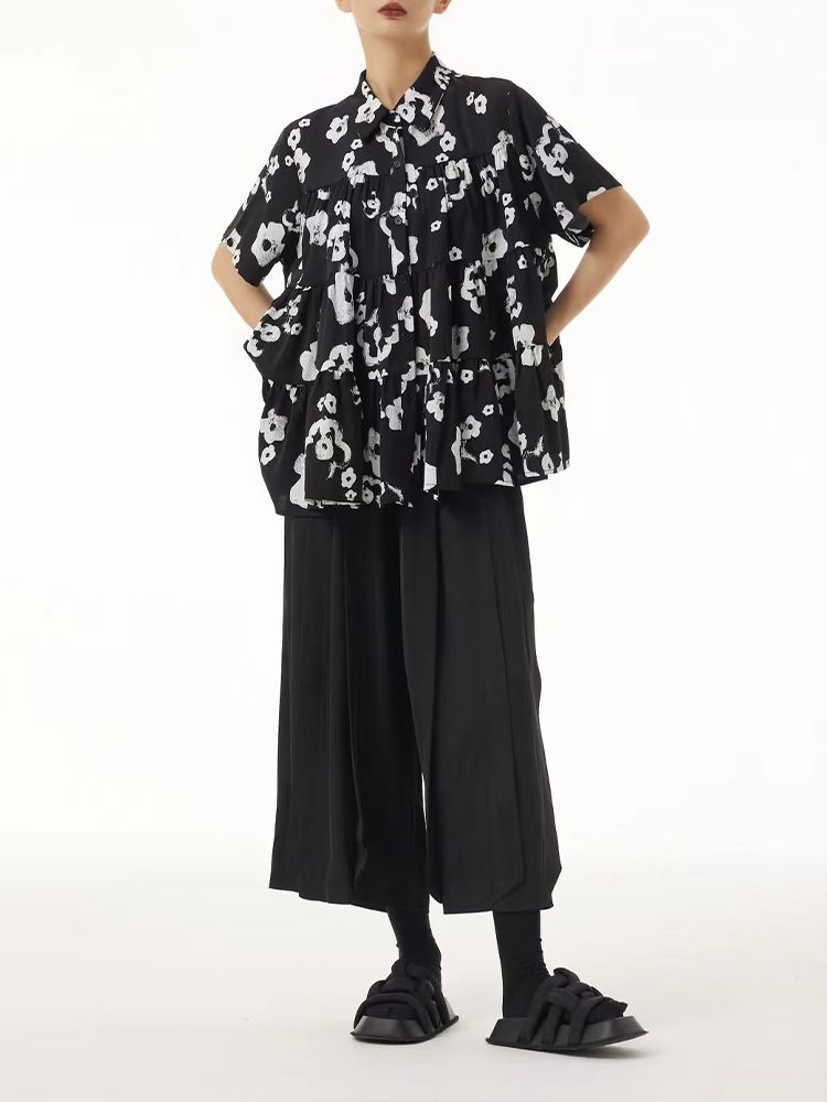 モード系 【体型カバーも叶う】ティアードフリル花柄シャツ｜ゆったりシルエット×モードデザイン（ブラック）