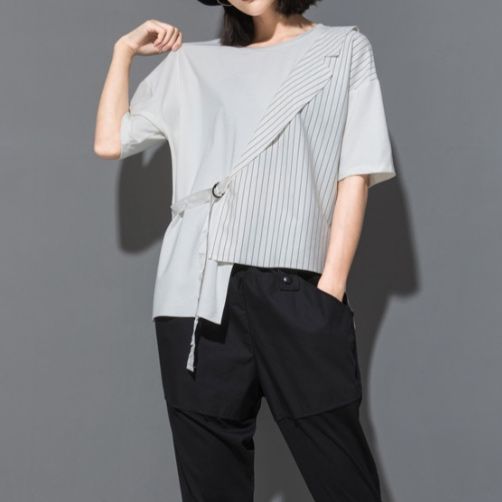 モード系 アシンメトリーデザインで魅せる技ありモードTシャツ｜ストライプ切替×ベルト付き×ゆったりシルエット