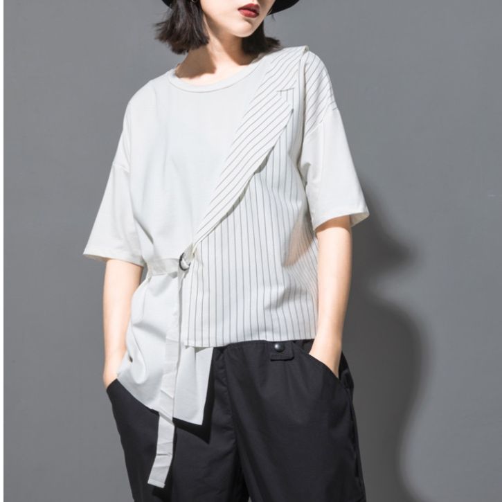 モード系 アシンメトリーデザインで魅せる技ありモードTシャツ｜ストライプ切替×ベルト付き×ゆったりシルエット