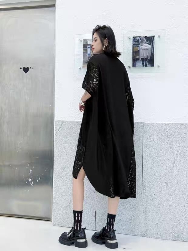 《体型カバーも叶う》透け感レース×綿麻ミックスの前後差シャツワンピース（ブラック／ホワイト）
