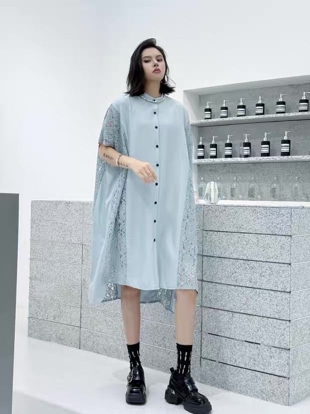 《体型カバーも叶う》透け感レース×綿麻ミックスの前後差シャツワンピース（ブラック／ホワイト）