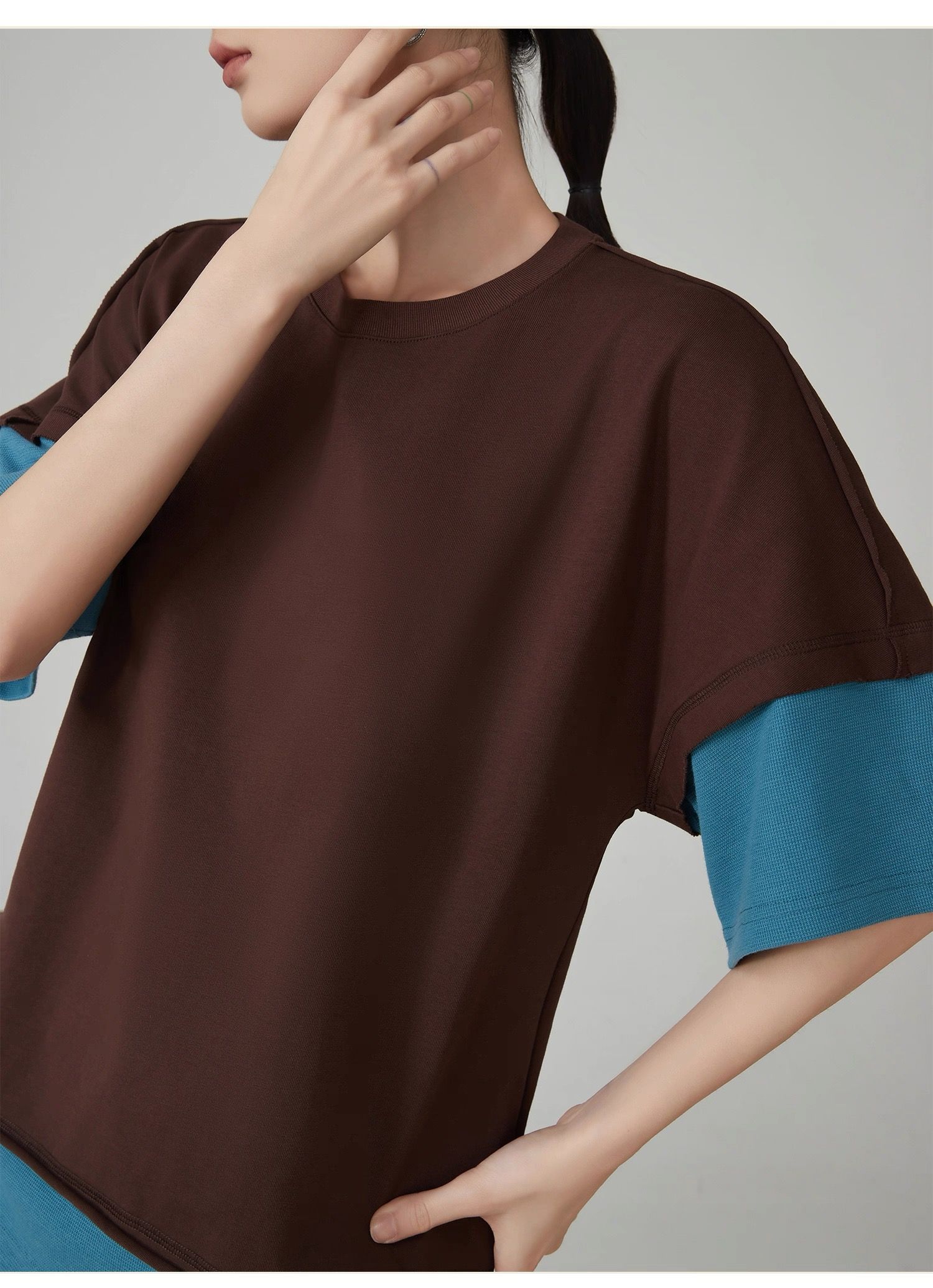 ブラウン×ブルー配色カットソー｜ゆるめドロップショルダーTシャツ（S〜XL）春夏モード系カジュアルトップス