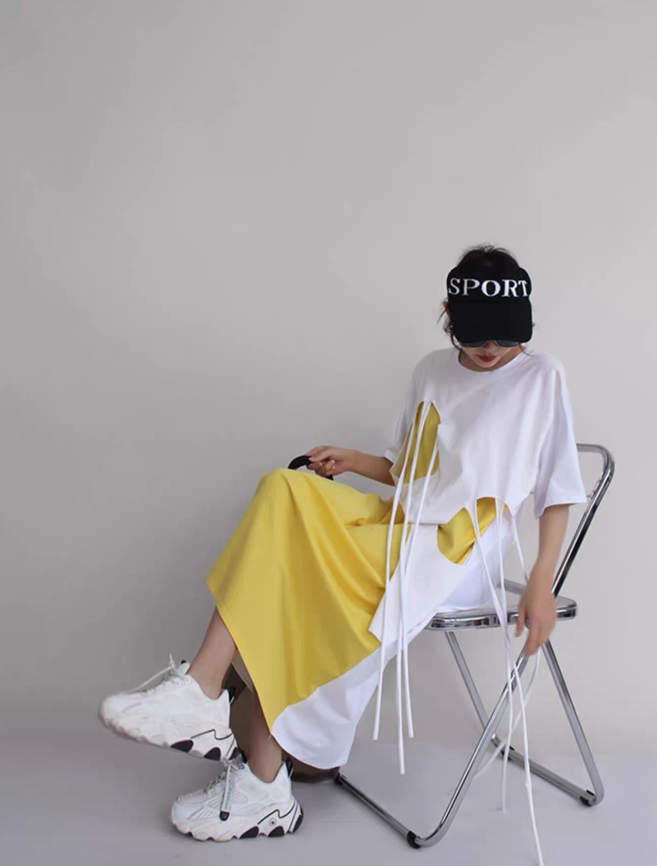 モード系ファッション 【ワンサイズ対応】円形カットアウト×ドローストリングデザインTシャツワンピース