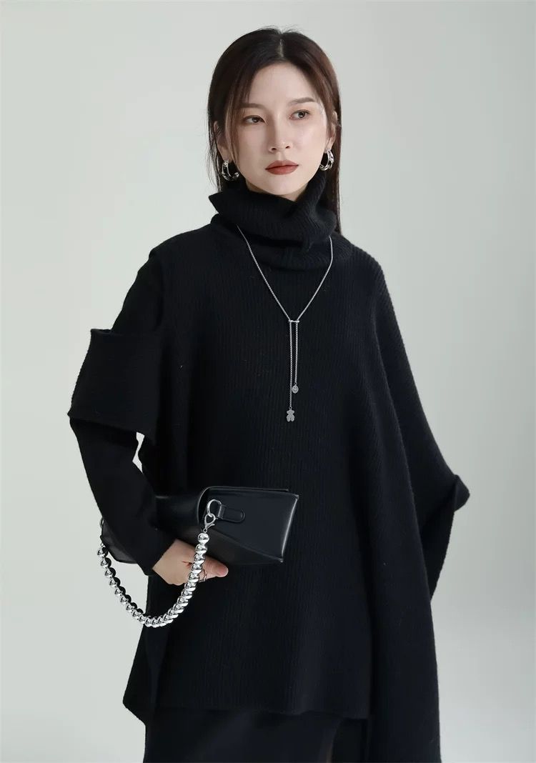 【体型カバー×モード美人見え】アシンメトリーニットワンピース〈ブラック〉フリル袖×ロング丈×ハイネック／秋冬主役アイテム