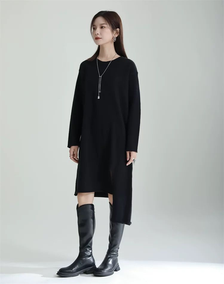 【体型カバー×モード美人見え】アシンメトリーニットワンピース〈ブラック〉フリル袖×ロング丈×ハイネック／秋冬主役アイテム