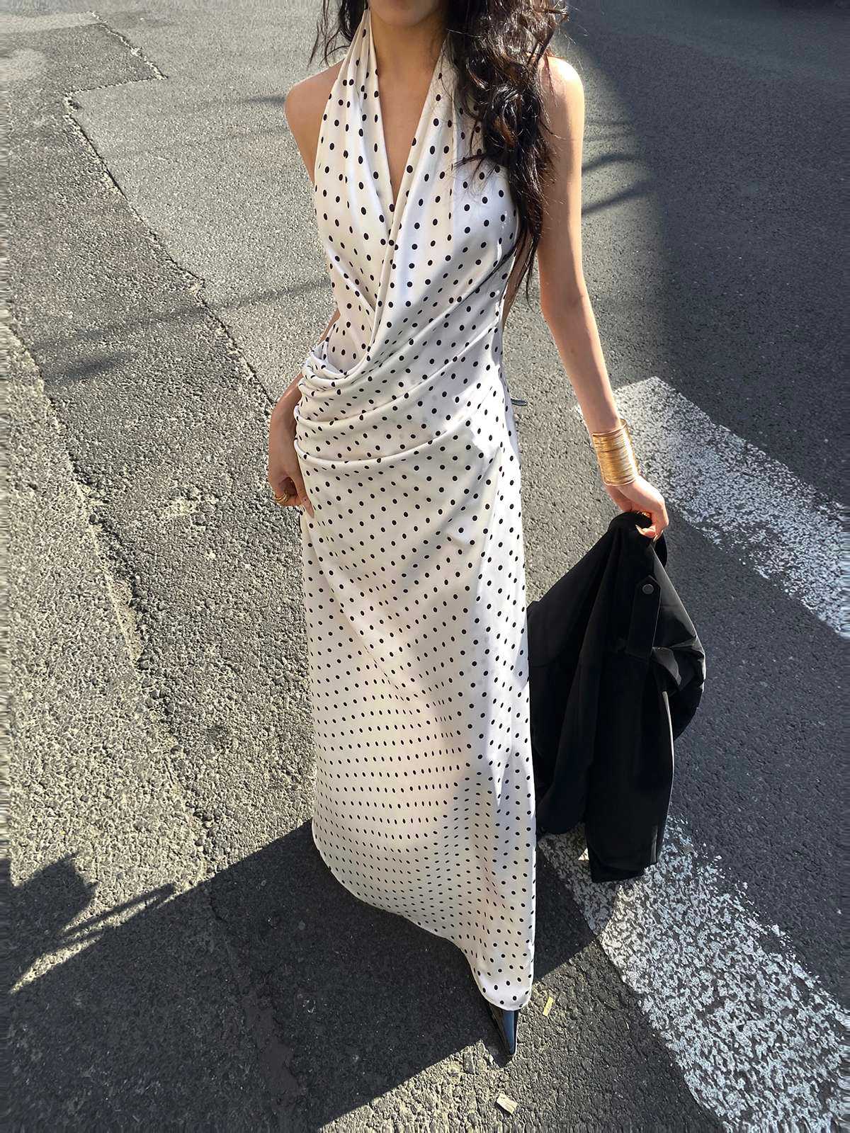女性のモード系ファッションにおすすめの服5選