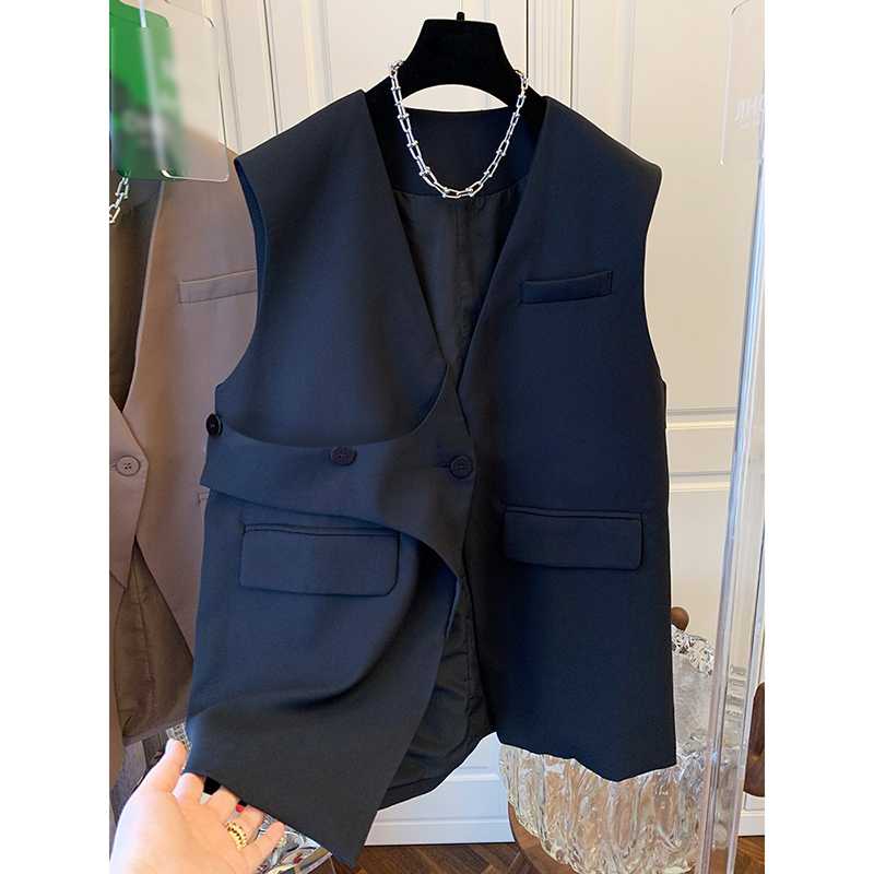 洗練された印象を与えるモード系ベストアイテム5選