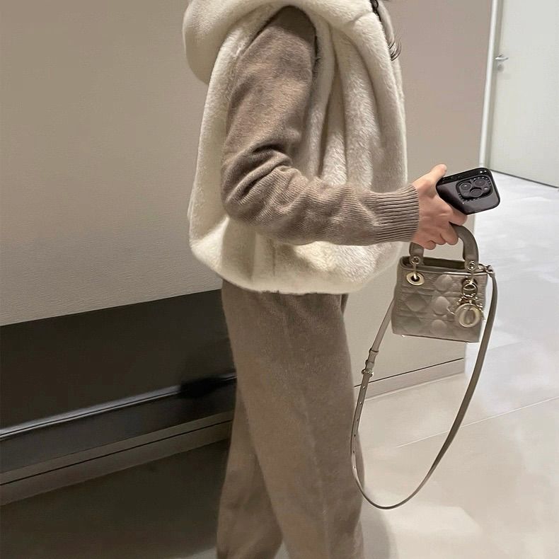 https://fulmo-img-server.com/modely/1759837857236_kr9e3p64_gxj2liu4.jpeg