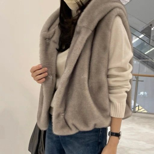 https://fulmo-img-server.com/modely/1759839072056_poax5tv6_2hv4lwgk.jpeg