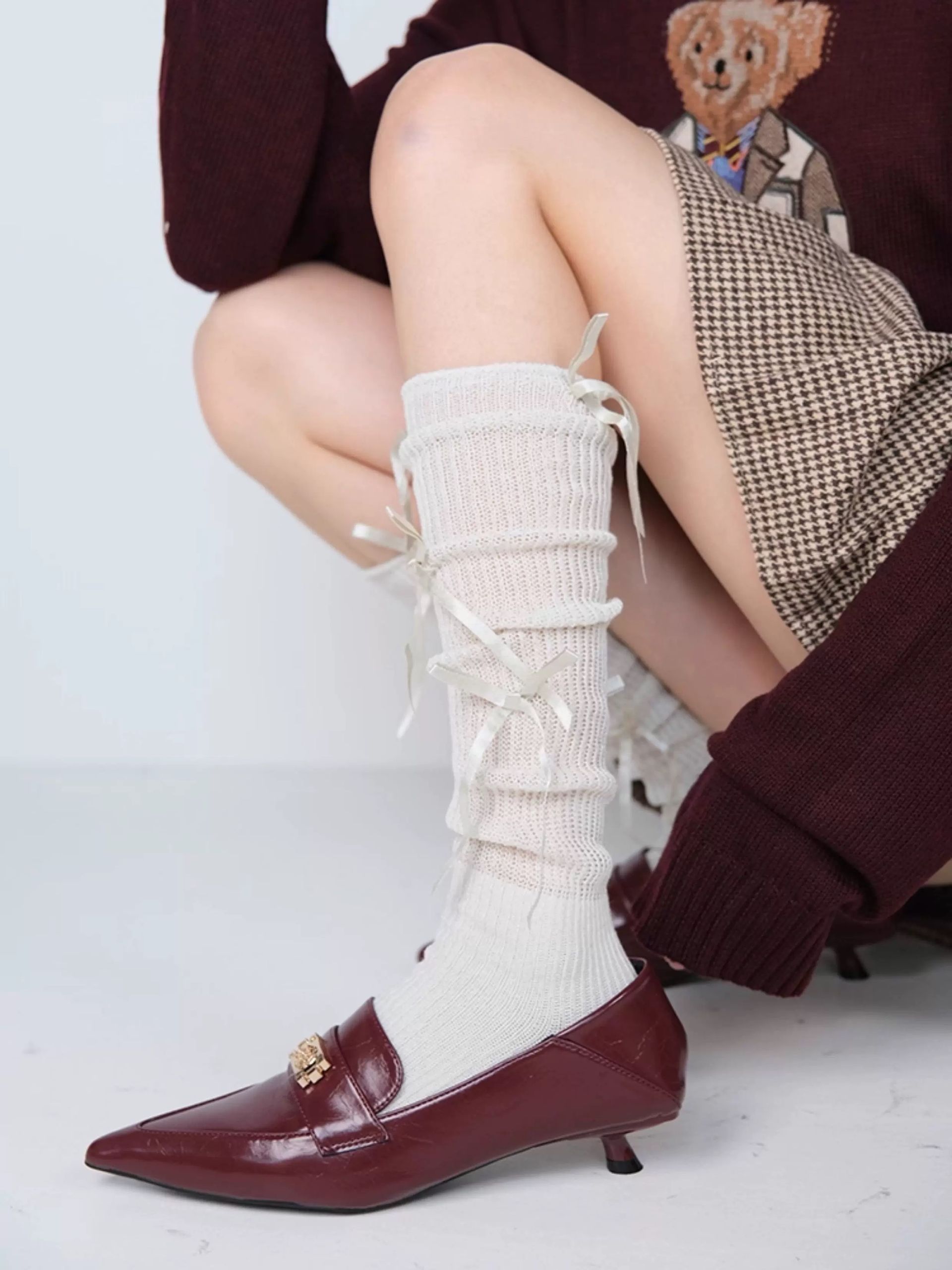 モード系ファッション【美脚効果◎】きらめくラメ×リボンデザイン ニーハイソックス｜クラシカルモードな膝下レングス