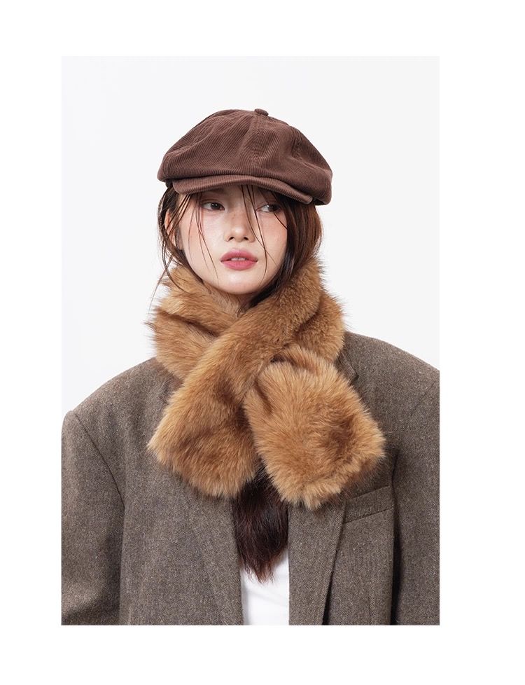 モード系ファッション【フェイクファー×クロスデザイン】ふんわり柔らか 保温マフラー｜秋冬モードスタイルに映える上質エコファー