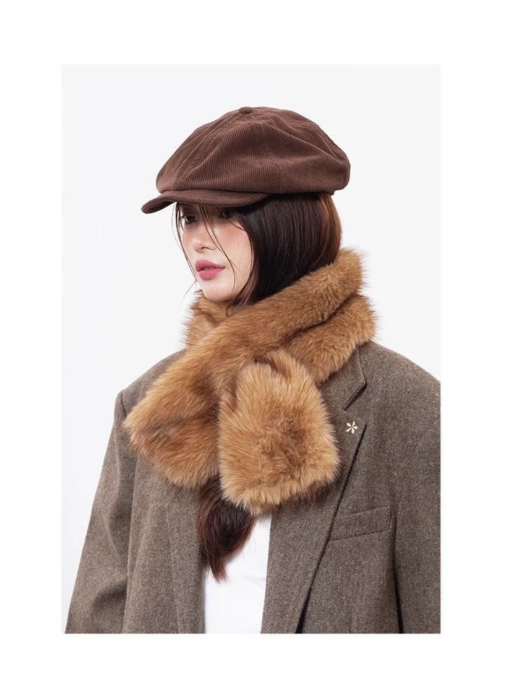 モード系ファッション【フェイクファー×クロスデザイン】ふんわり柔らか 保温マフラー｜秋冬モードスタイルに映える上質エコファー