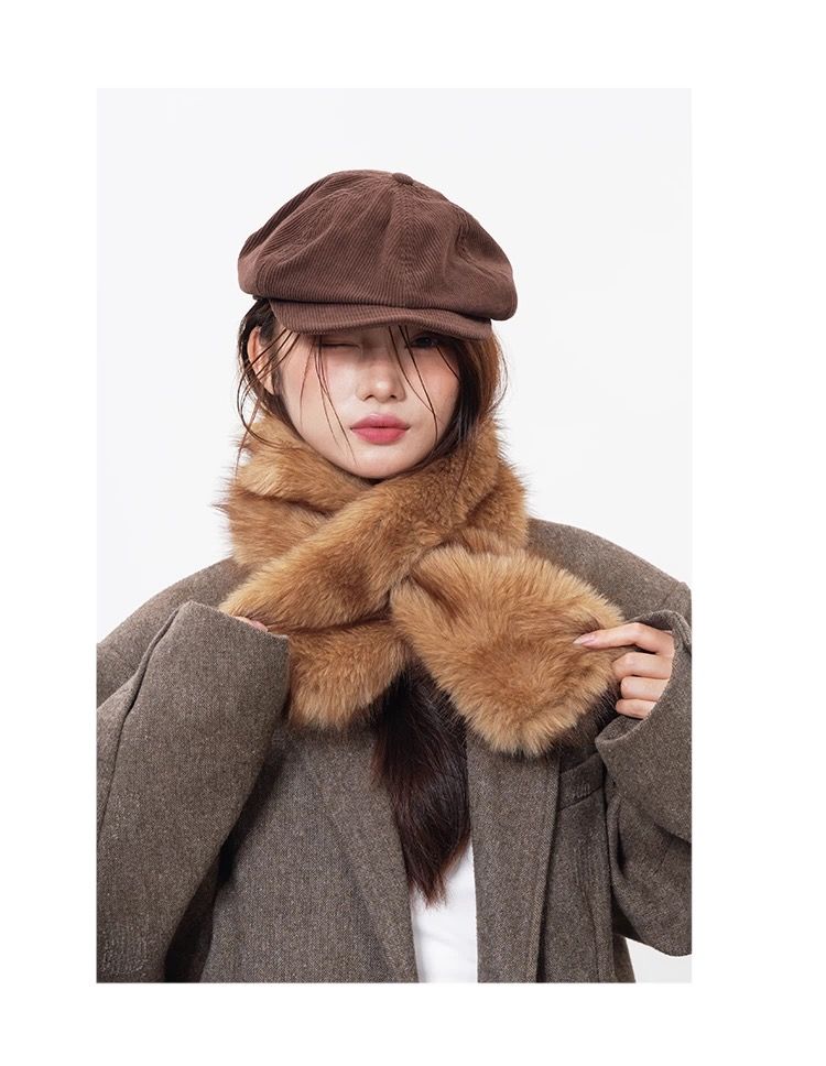 モード系ファッション【フェイクファー×クロスデザイン】ふんわり柔らか 保温マフラー｜秋冬モードスタイルに映える上質エコファー