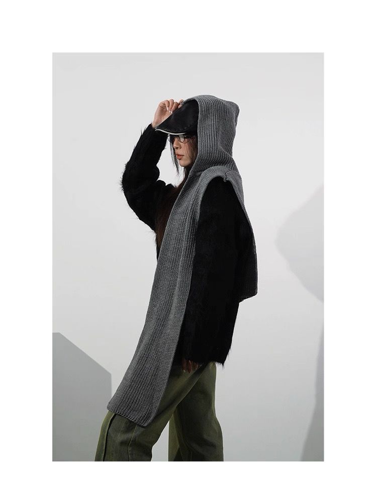 モード系ファッションユニセックス対応】フード付きロングニットマフラー｜多様な巻き方で魅せるモードな防寒ストール