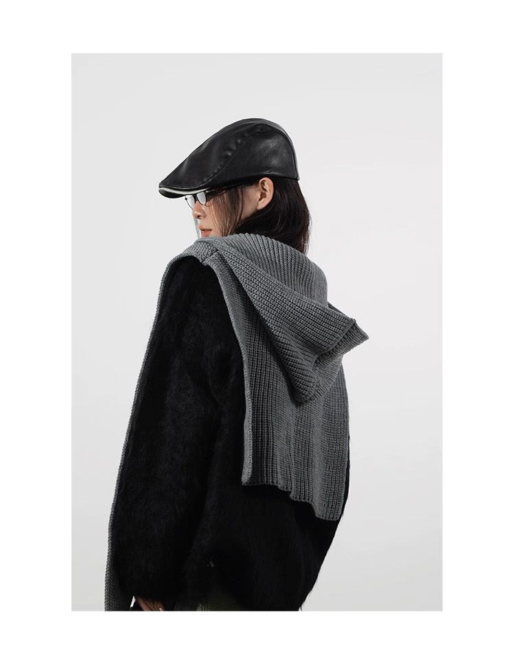 モード系ファッションユニセックス対応】フード付きロングニットマフラー｜多様な巻き方で魅せるモードな防寒ストール