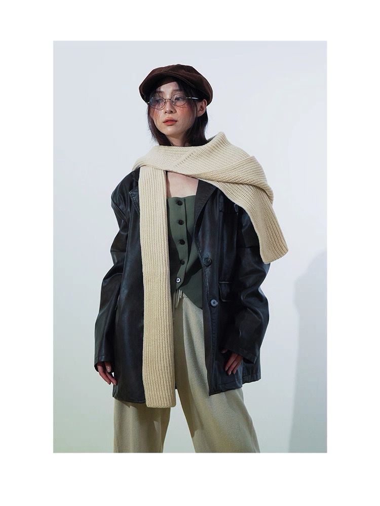 モード系ファッションユニセックス対応】フード付きロングニットマフラー｜多様な巻き方で魅せるモードな防寒ストール