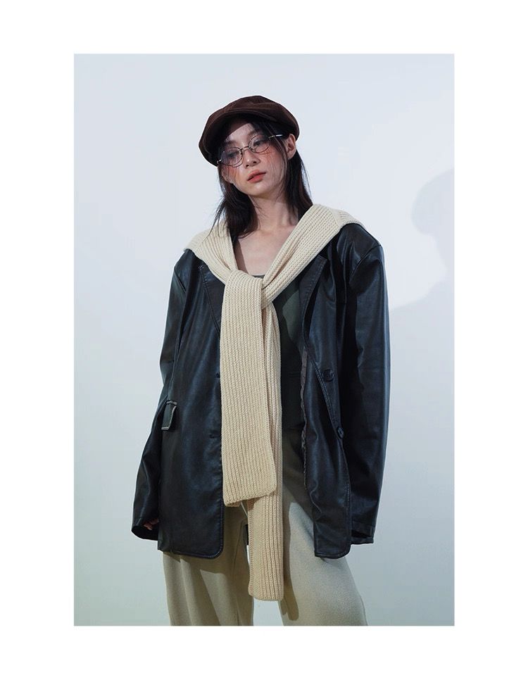 モード系ファッションユニセックス対応】フード付きロングニットマフラー｜多様な巻き方で魅せるモードな防寒ストール