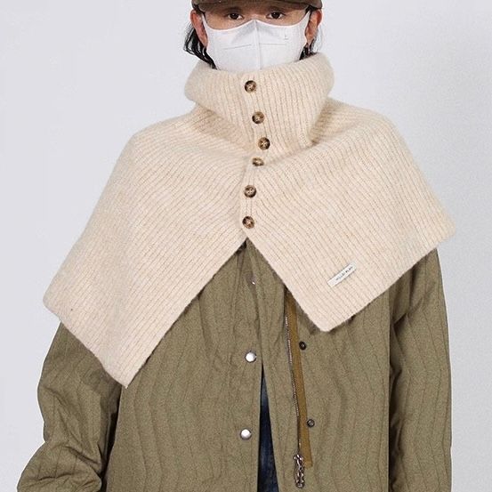 モード系ファッション【ユニセックス対応】ハイネック×ショルダーデザイン ニットケープ｜上質感をまとう多機能ショルダーウォーマー