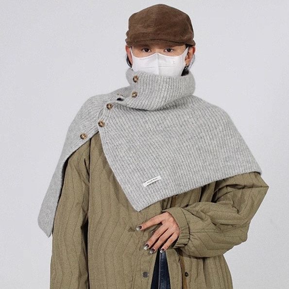 モード系ファッション【ユニセックス対応】ハイネック×ショルダーデザイン ニットケープ｜上質感をまとう多機能ショルダーウォーマー