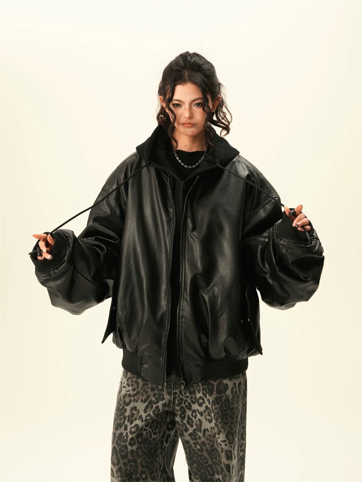 モード系ファッション【ユニセックス対応】オーバーサイズPUレザーボンバーアウター｜美式重厚フェイクレザーで魅せるモードブルゾン