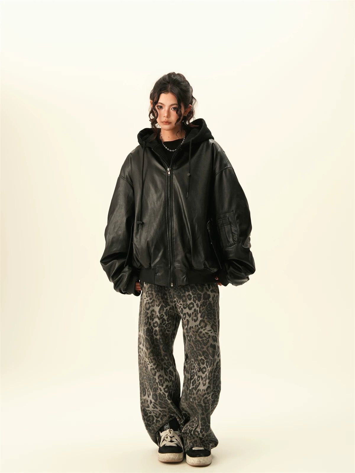 モード系ファッション【ユニセックス対応】オーバーサイズPUレザーボンバーアウター｜美式重厚フェイクレザーで魅せるモードブルゾン