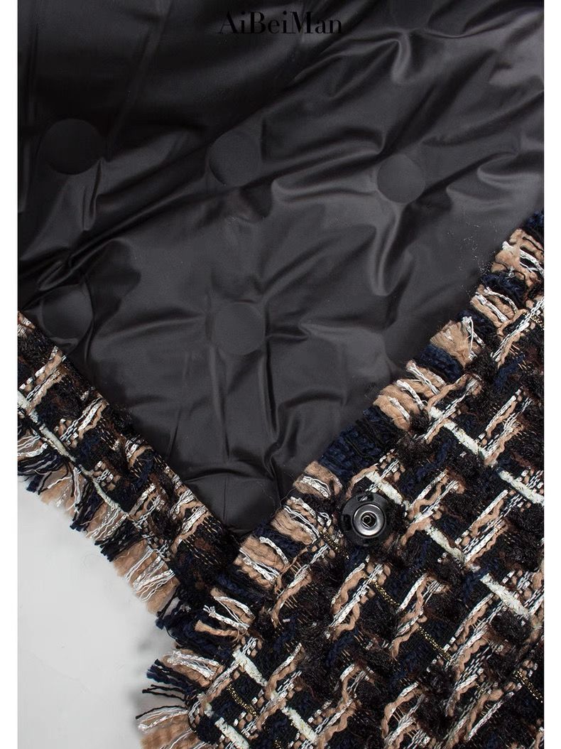 モード系ファッション【S〜L対応】金ボタンツイードショートジャケット／ダウン風中綿入りショート丈アウター