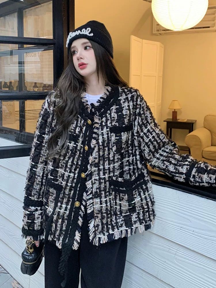 モード系ファッション【S〜L対応】金ボタンツイードショートジャケット／ダウン風中綿入りショート丈アウター