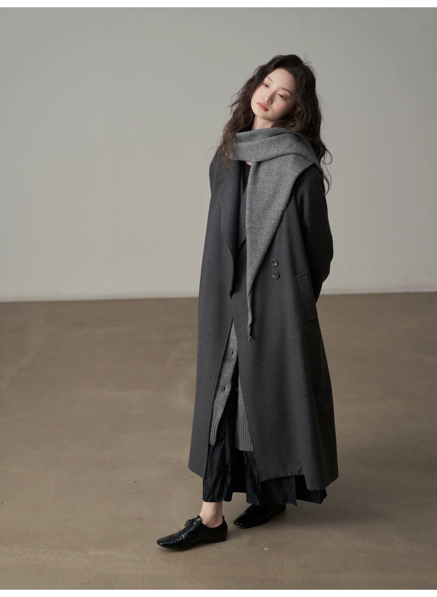 モード系ファッション 【2色展開】立体ラペルのロングウールライクコート｜深灰／キャメル