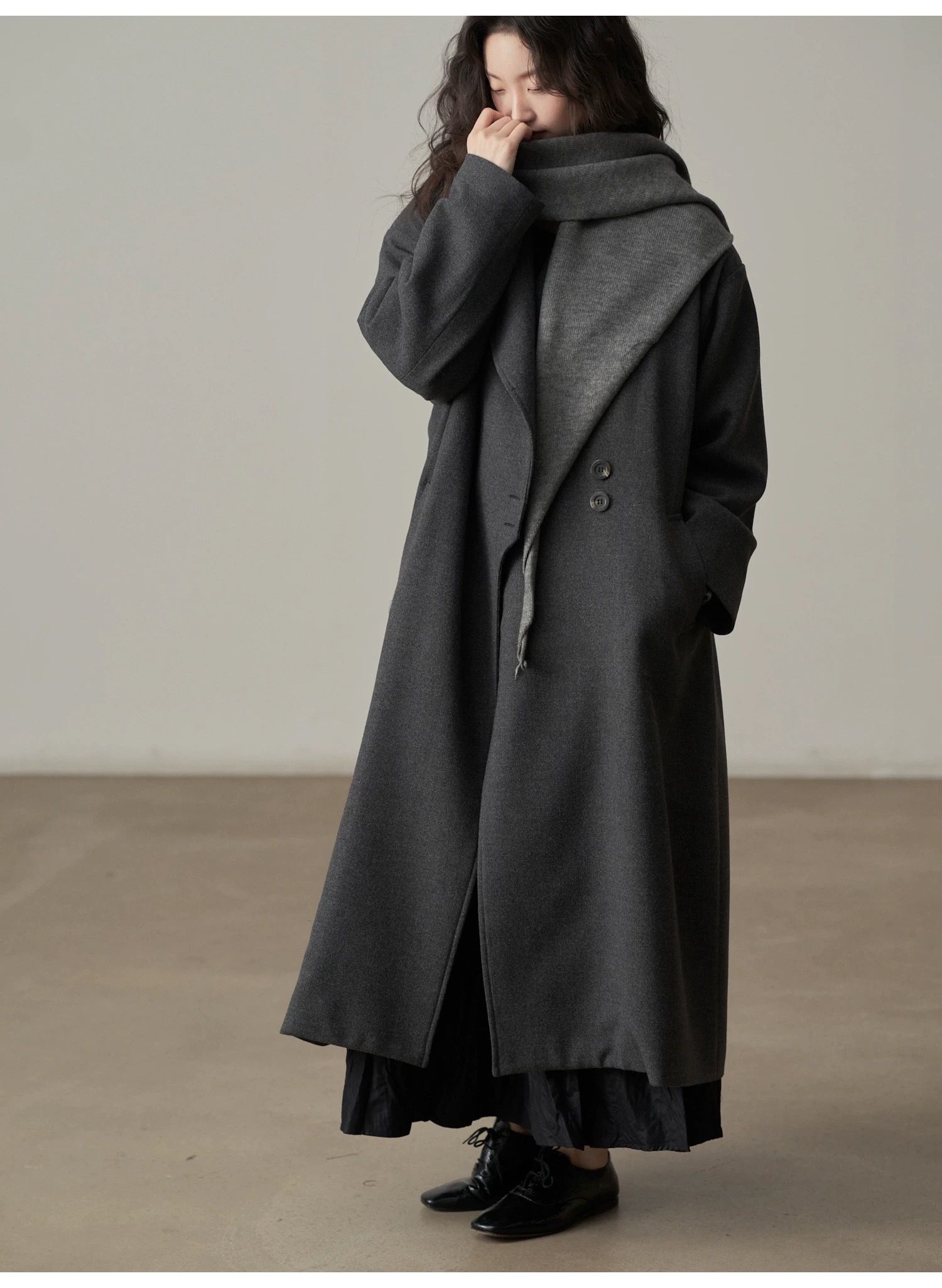 モード系ファッション 【2色展開】立体ラペルのロングウールライクコート｜深灰／キャメル