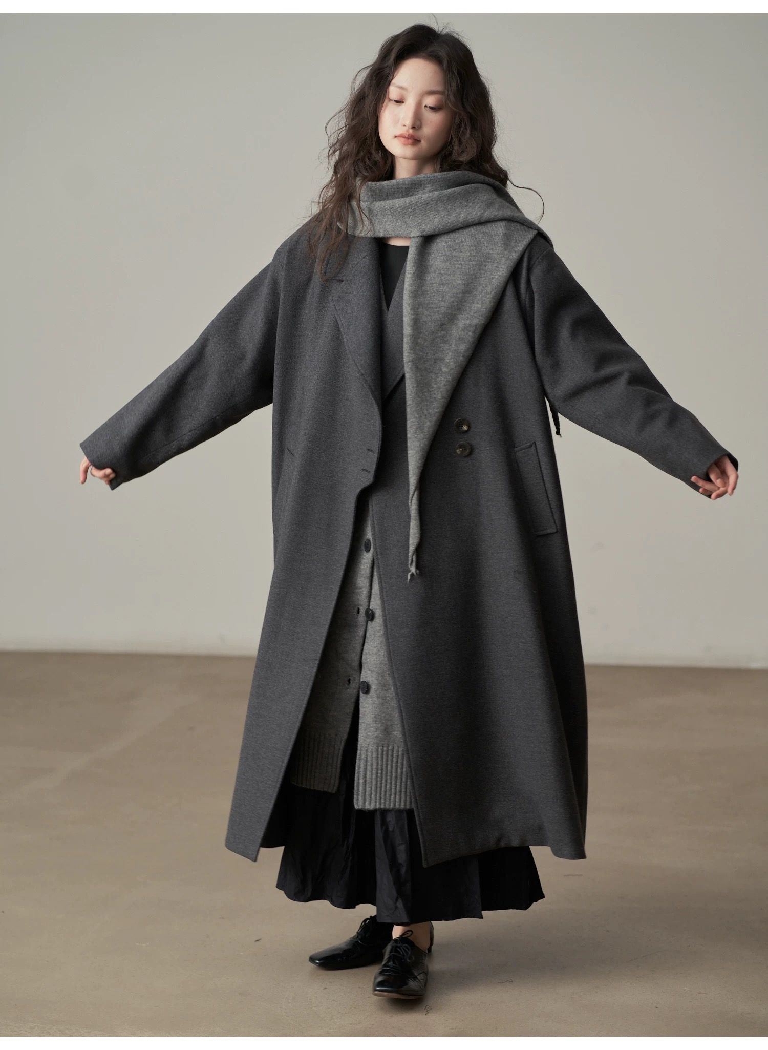 モード系ファッション 【2色展開】立体ラペルのロングウールライクコート｜深灰／キャメル