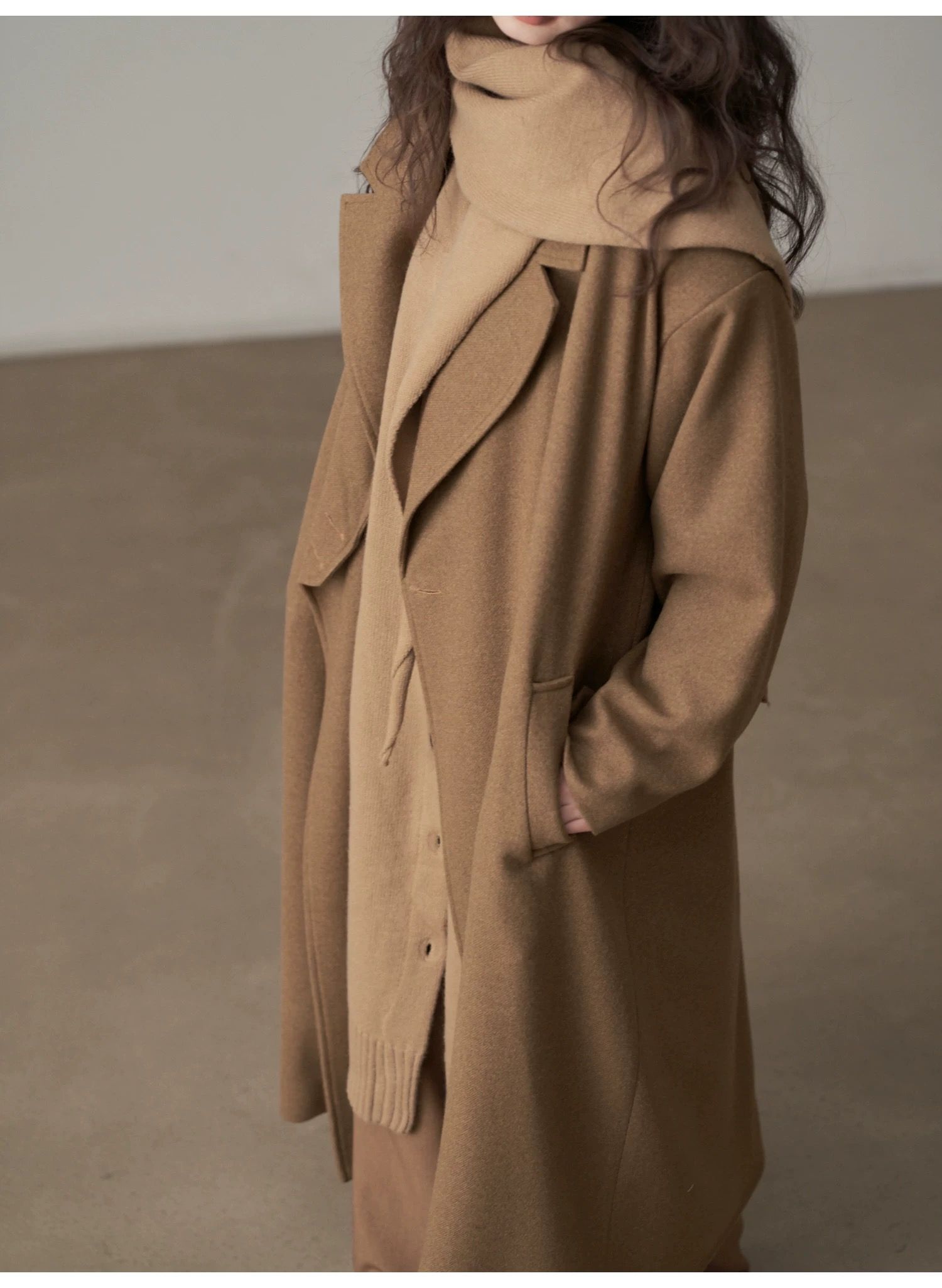 モード系ファッション 【2色展開】立体ラペルのロングウールライクコート｜深灰／キャメル