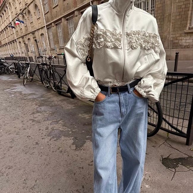 【2色展開】フリルライン×サテン調ライトアウター｜華やぎを纏う大人のショートジャケット